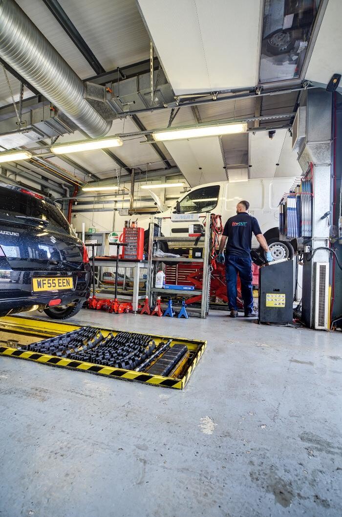 Images IN'n'OUT Autocentres Northampton - Kettering Road