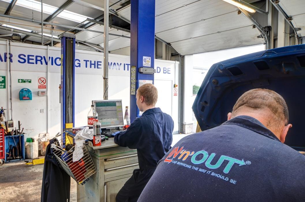 Images IN'n'OUT Autocentres Wednesbury