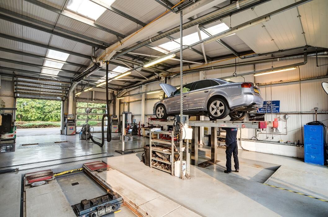Images IN'n'OUT Autocentres Wednesbury