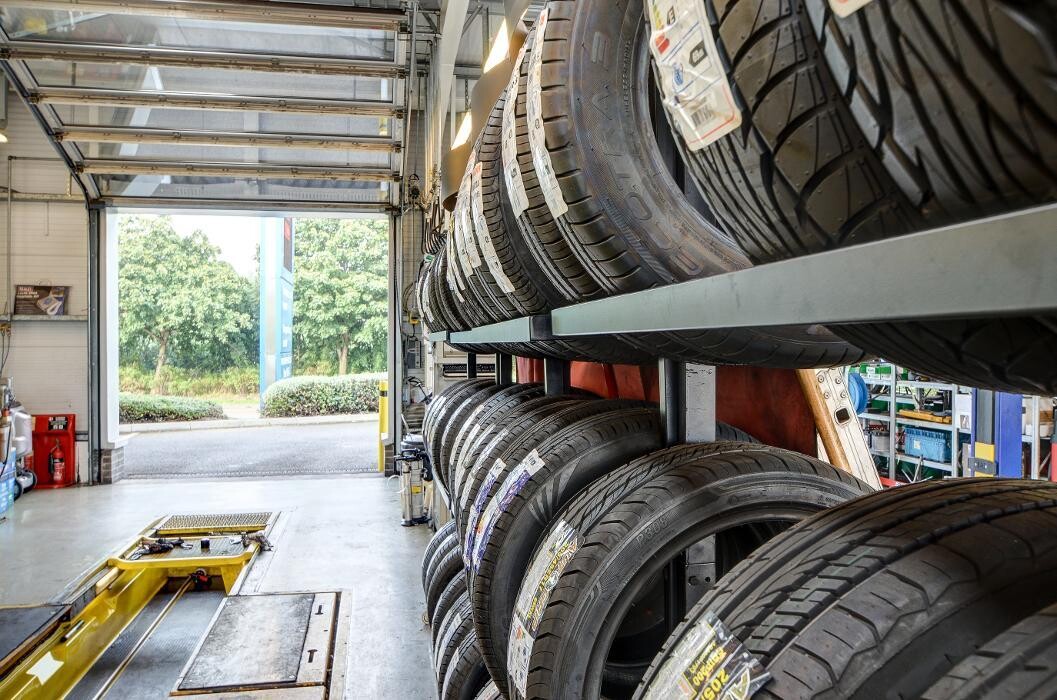 Images IN'n'OUT Autocentres Wednesbury