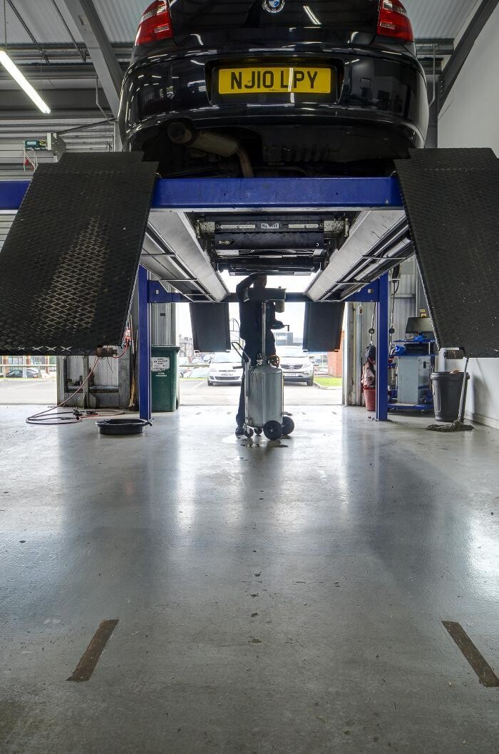 Images IN'n'OUT Autocentres Warrington