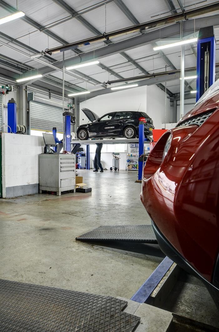 Images IN'n'OUT Autocentres Warrington