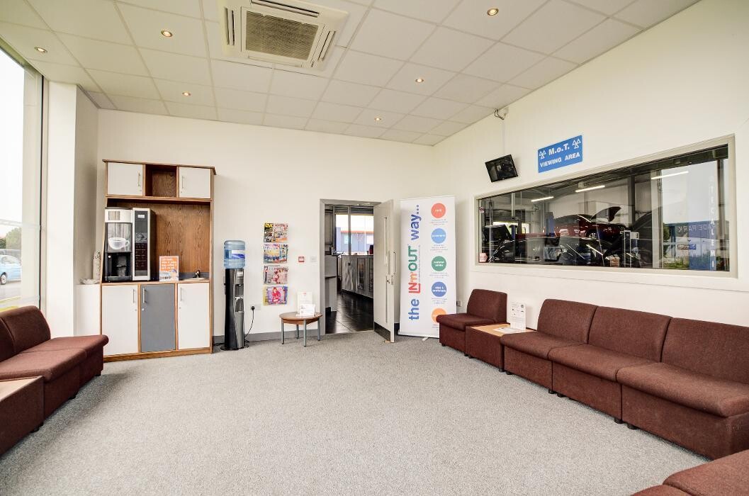 Images IN'n'OUT Autocentres Warrington