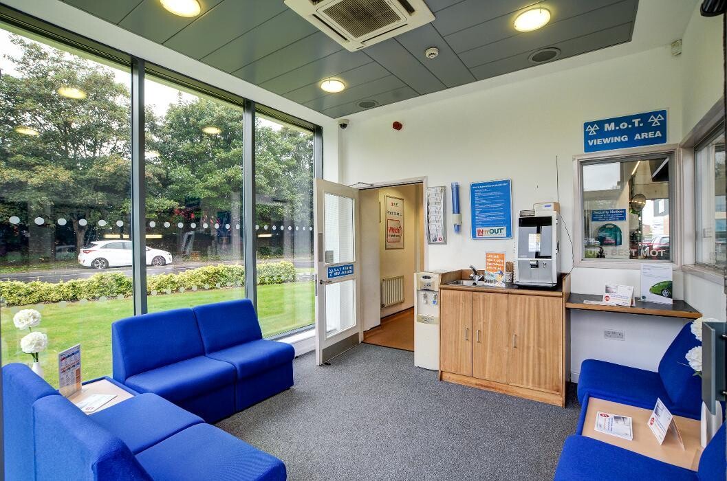 Images IN'n'OUT Autocentres Kettering