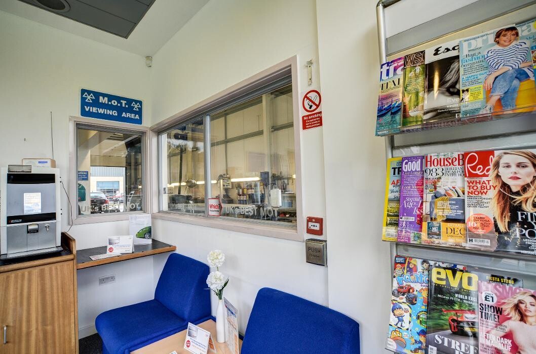 Images IN'n'OUT Autocentres Kettering