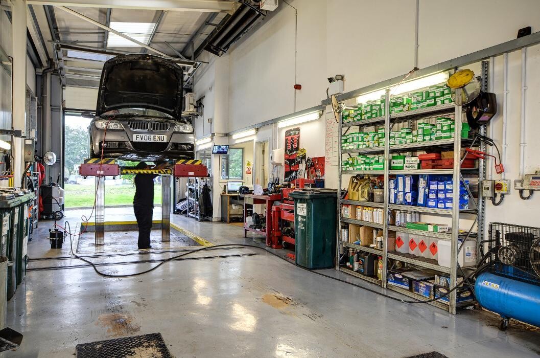 Images IN'n'OUT Autocentres Kettering