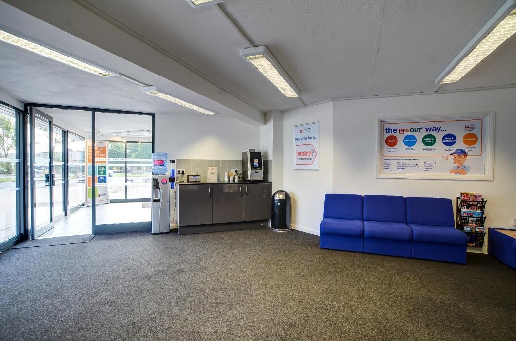 Images IN'n'OUT Autocentres Basildon