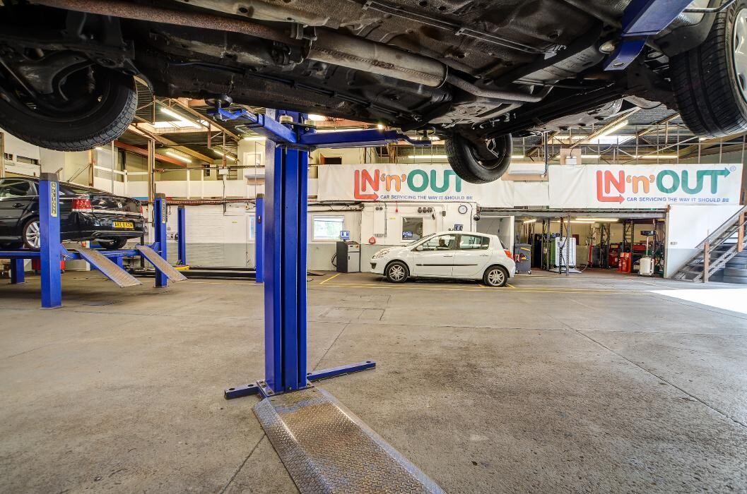 Images IN'n'OUT Autocentres Basildon