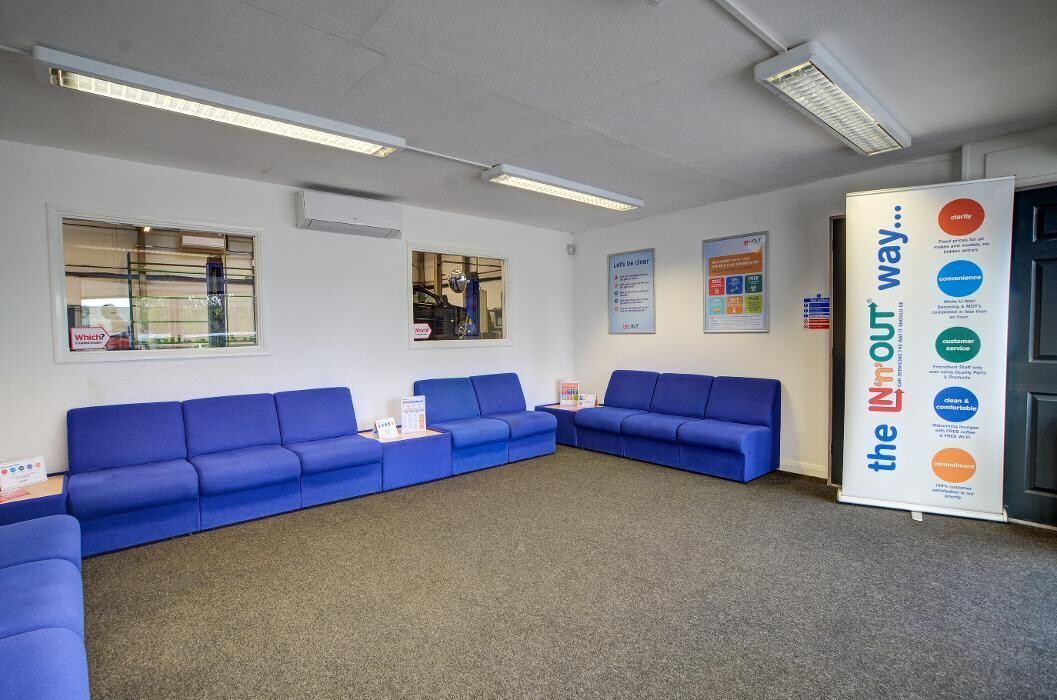 Images IN'n'OUT Autocentres Basildon