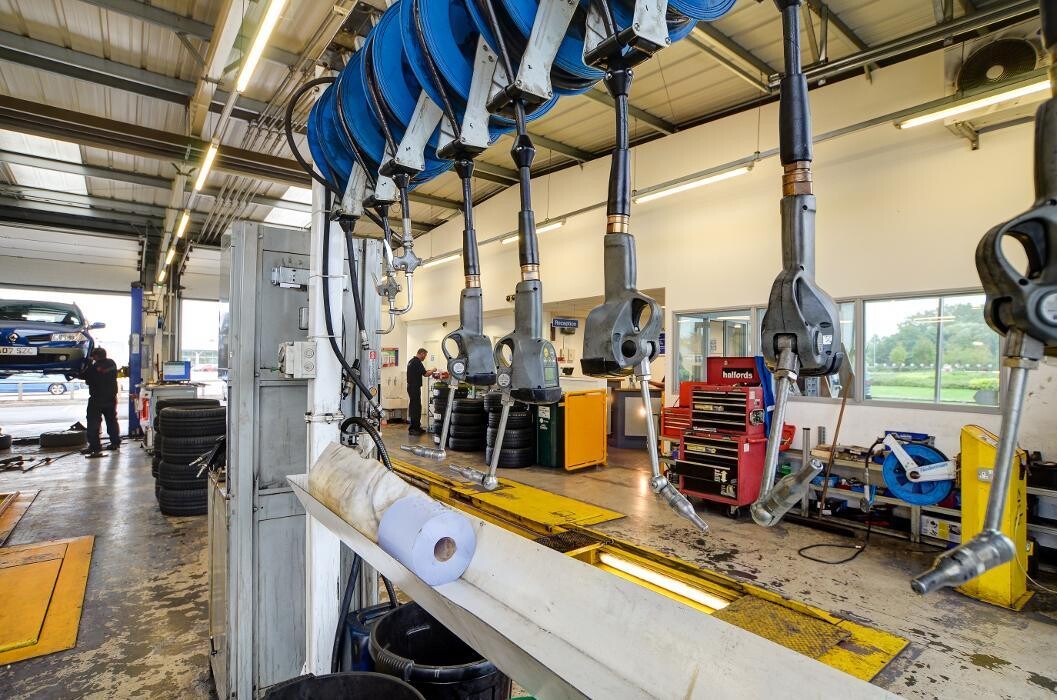 Images IN'n'OUT Autocentres Stockton