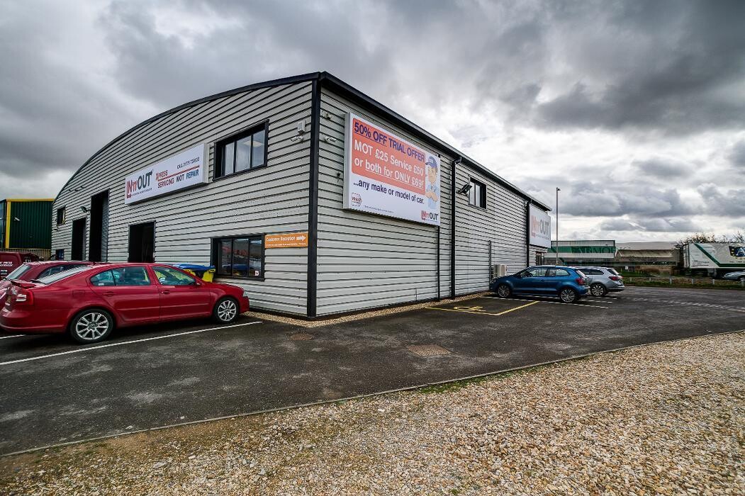 Images IN'n'OUT Autocentres Spalding