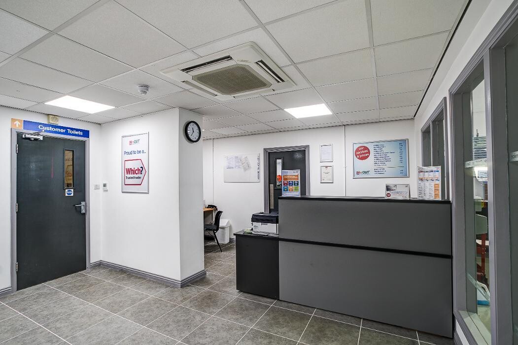 Images IN'n'OUT Autocentres Spalding