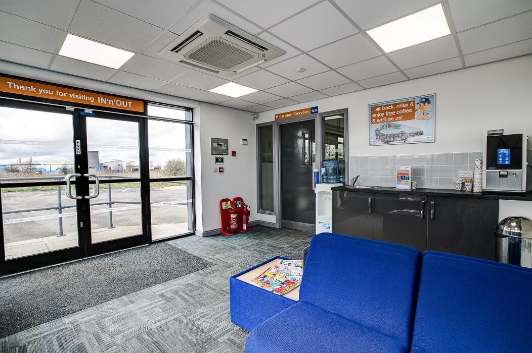 Images IN'n'OUT Autocentres Spalding