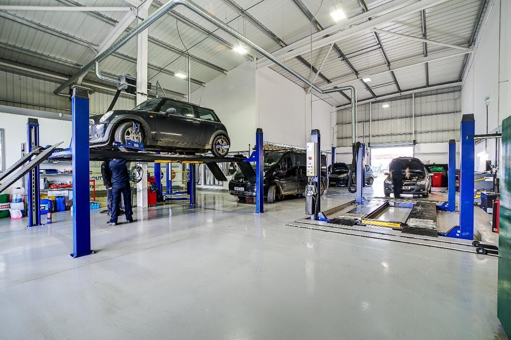 Images IN'n'OUT Autocentres Spalding