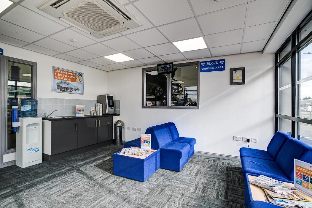 Images IN'n'OUT Autocentres Spalding
