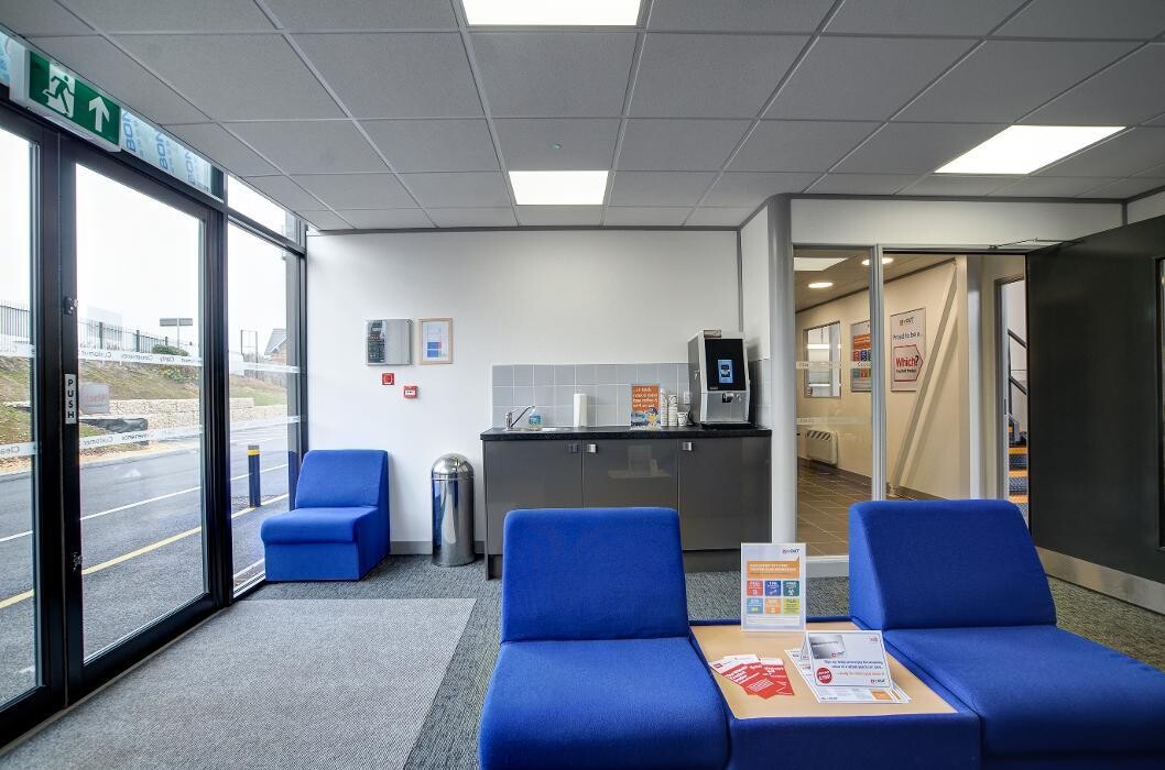 Images IN'n'OUT Autocentres Newark