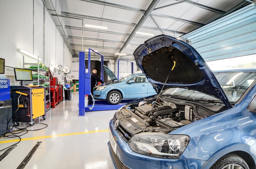Images IN'n'OUT Autocentres Newark