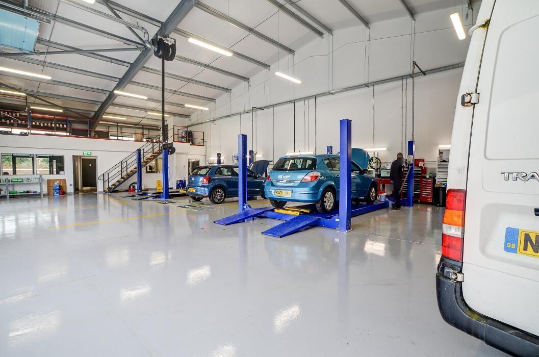 Images IN'n'OUT Autocentres Newark