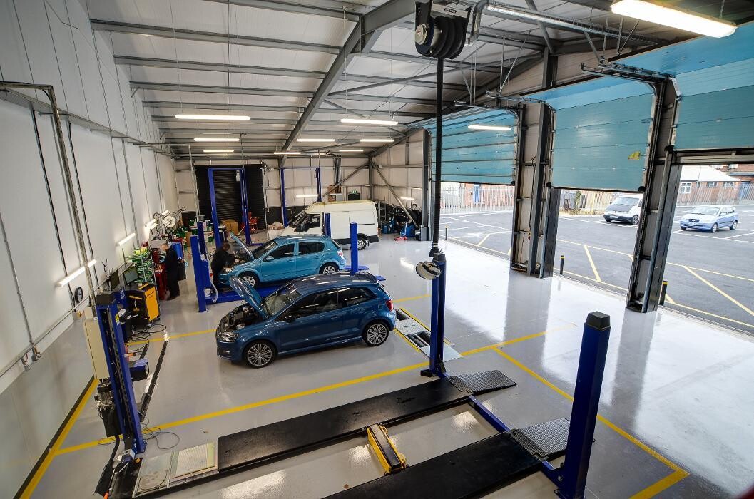 Images IN'n'OUT Autocentres Newark