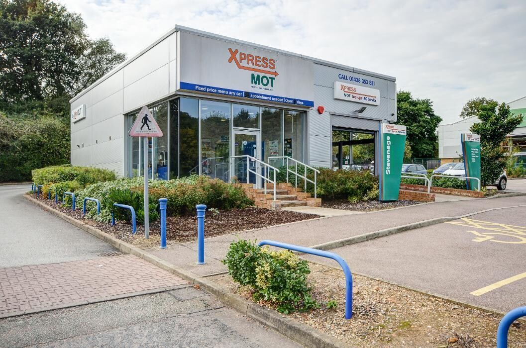 Images IN'n'OUT Autocentres Stevenage