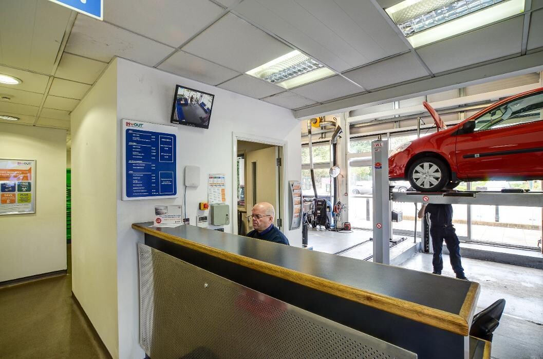 Images IN'n'OUT Autocentres Stevenage