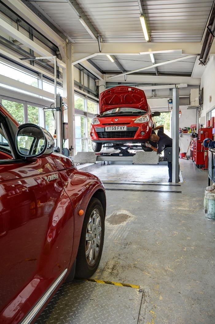 Images IN'n'OUT Autocentres Stevenage