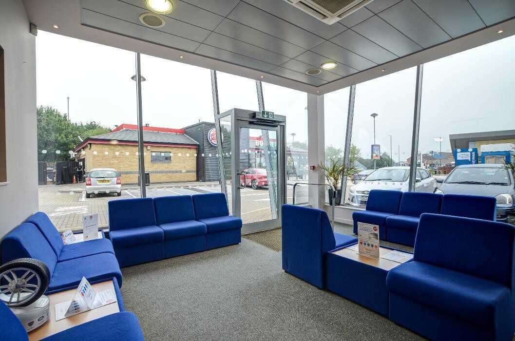 Images IN'n'OUT Autocentres Nottingham