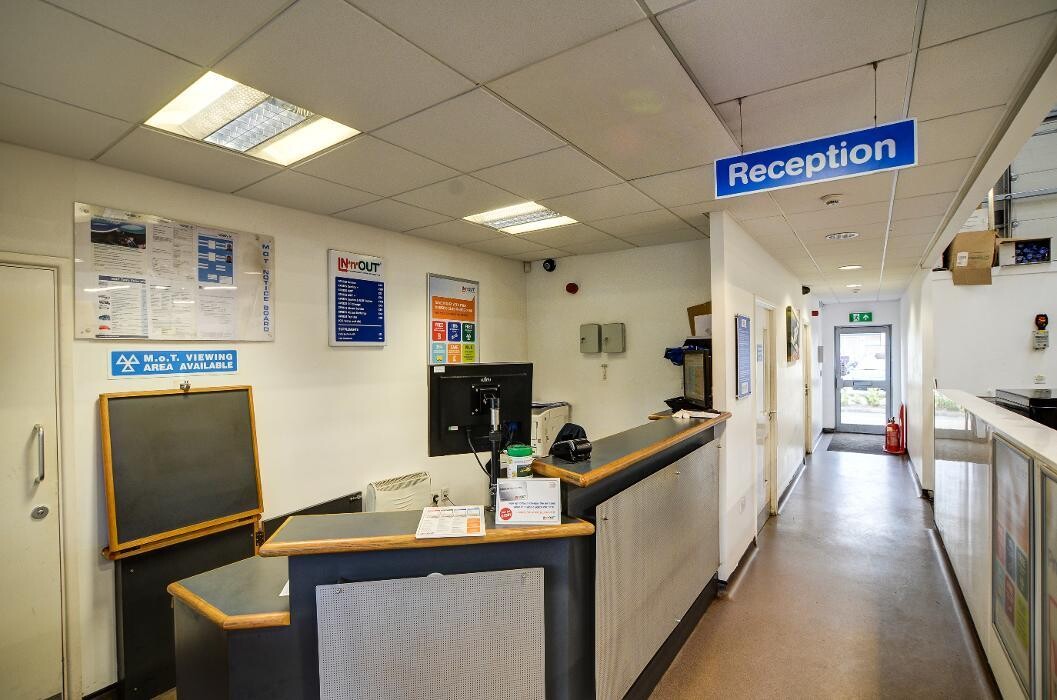 Images IN'n'OUT Autocentres Nottingham