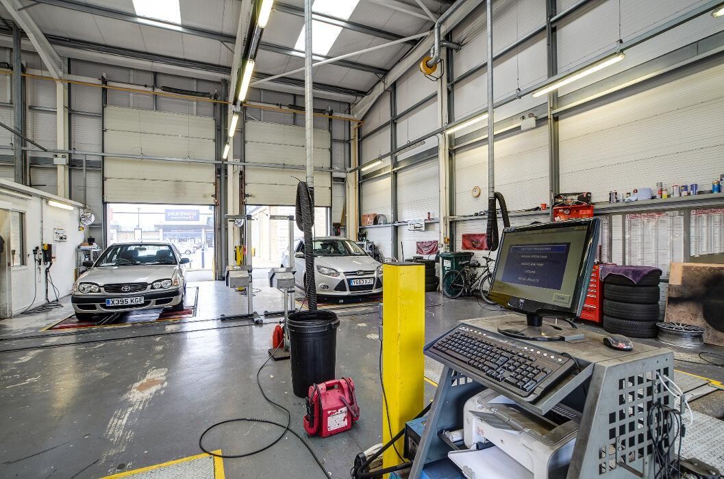 Images IN'n'OUT Autocentres Nottingham