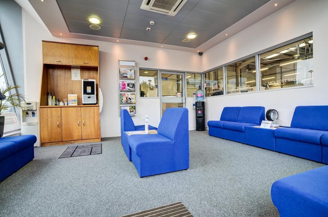 Images IN'n'OUT Autocentres Nottingham