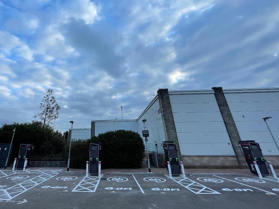Images E.ON Drive Charging Station