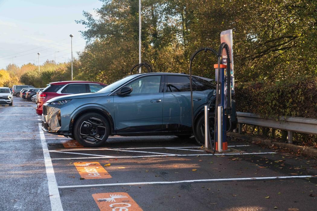 Images Osprey Charging Station