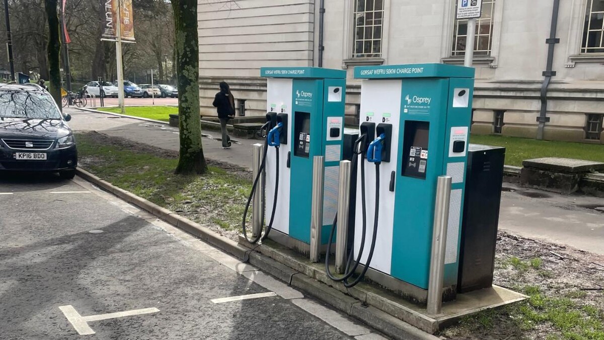 Images Osprey Charging Station