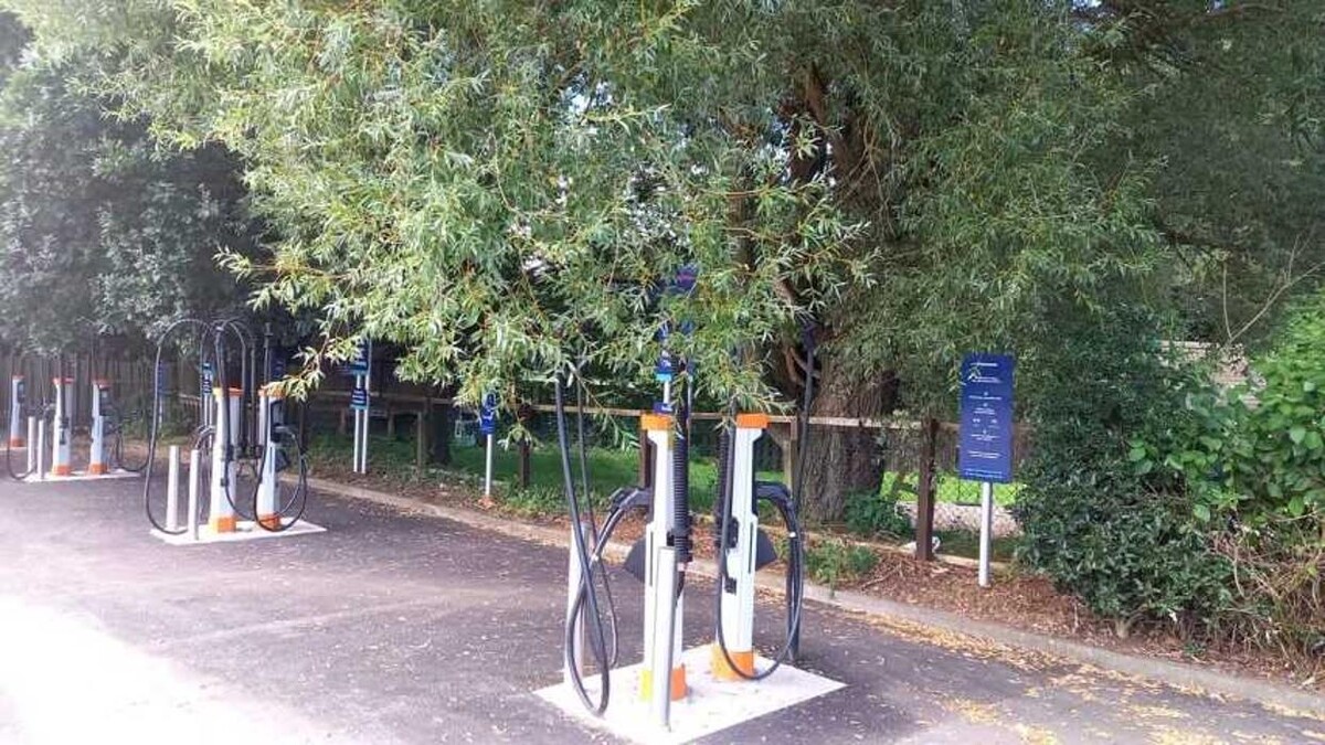 Images Osprey Charging Station