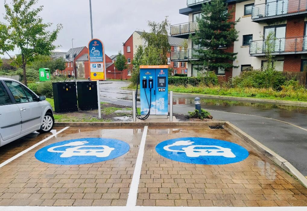 Images Osprey Charging Station
