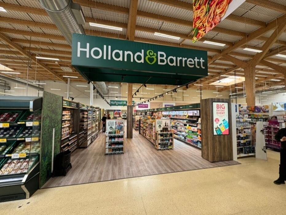 Images Holland & Barrett - Corby Tesco
