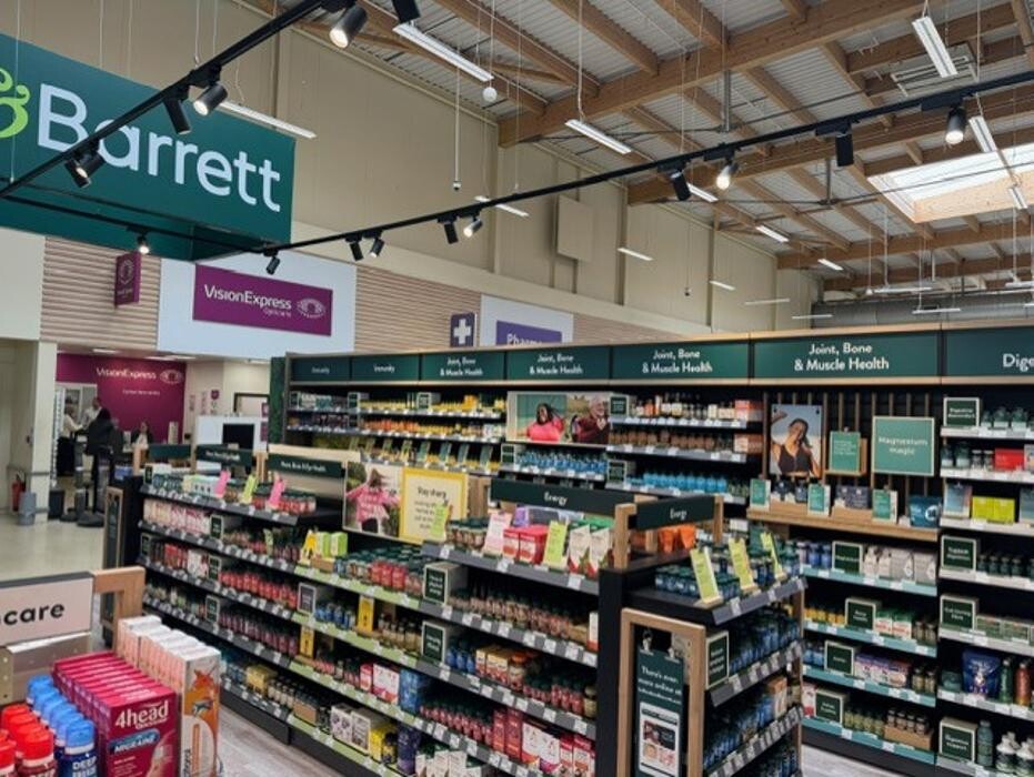 Images Holland & Barrett - Corby Tesco