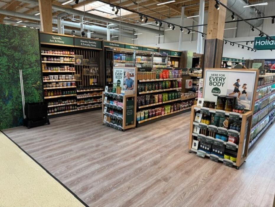 Images Holland & Barrett - Corby Tesco