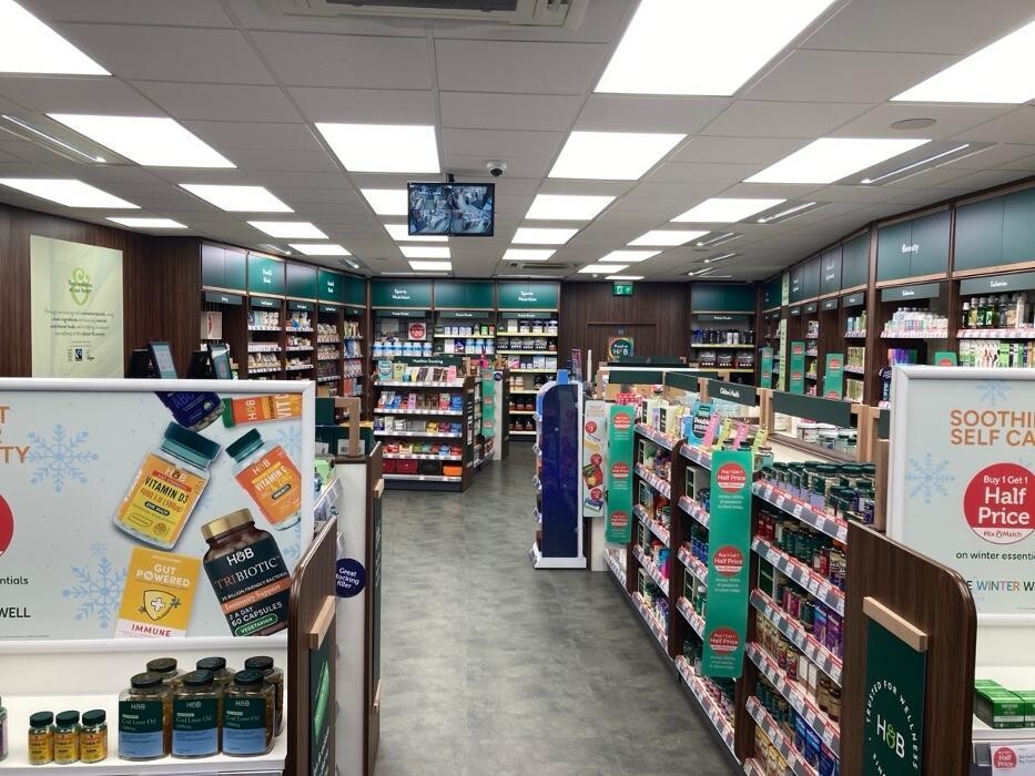 Images Holland & Barrett - Camborne