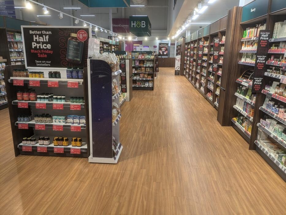 Images Holland & Barrett - Talbot Green Tesco