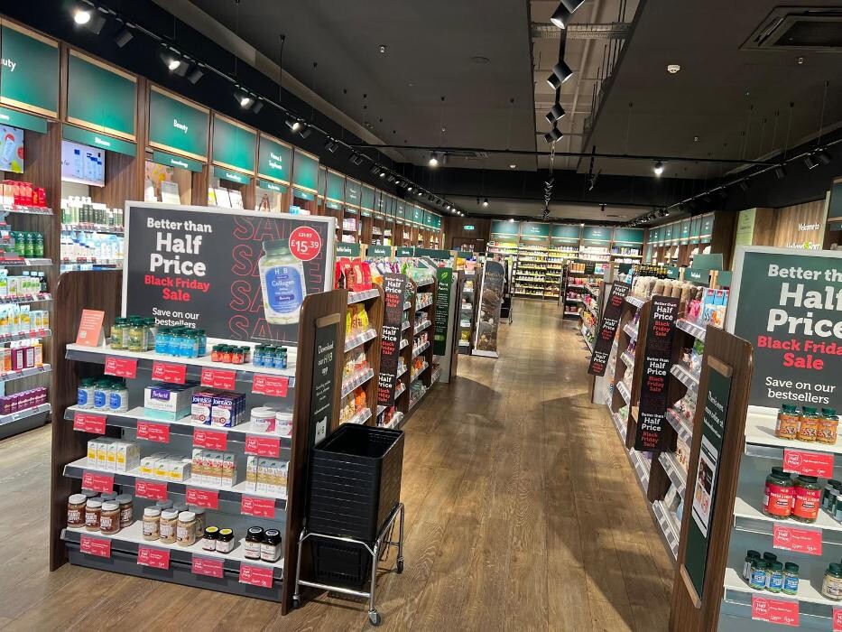 Images Holland & Barrett - Victoria Street