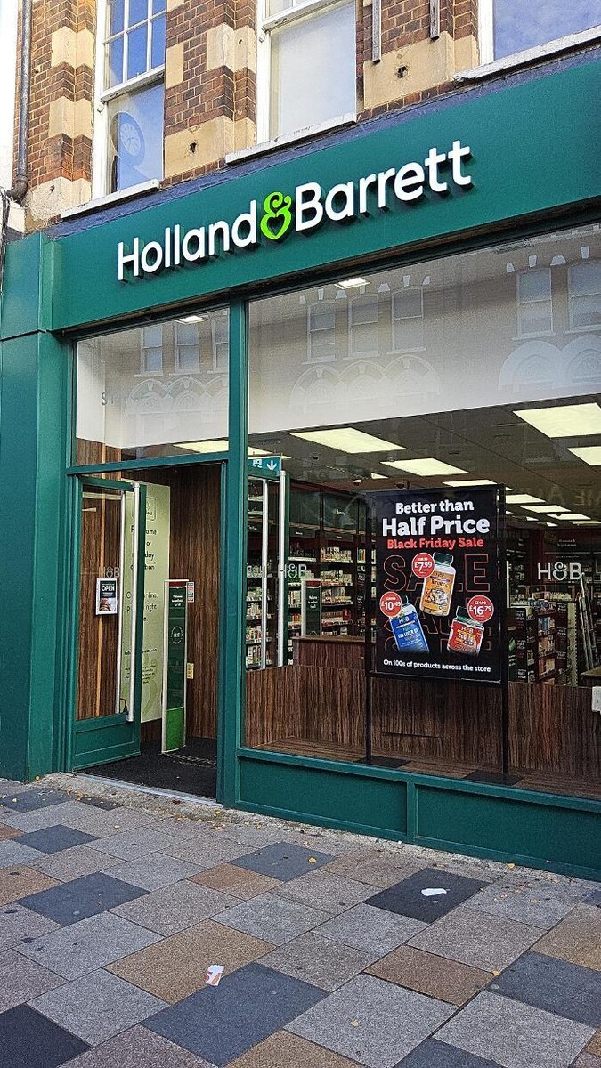 Images Holland & Barrett - Clapham Junction