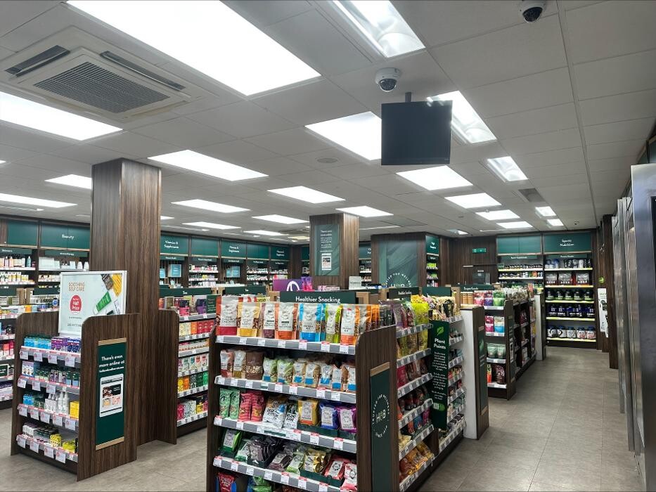 Images Holland & Barrett - Clapham Junction