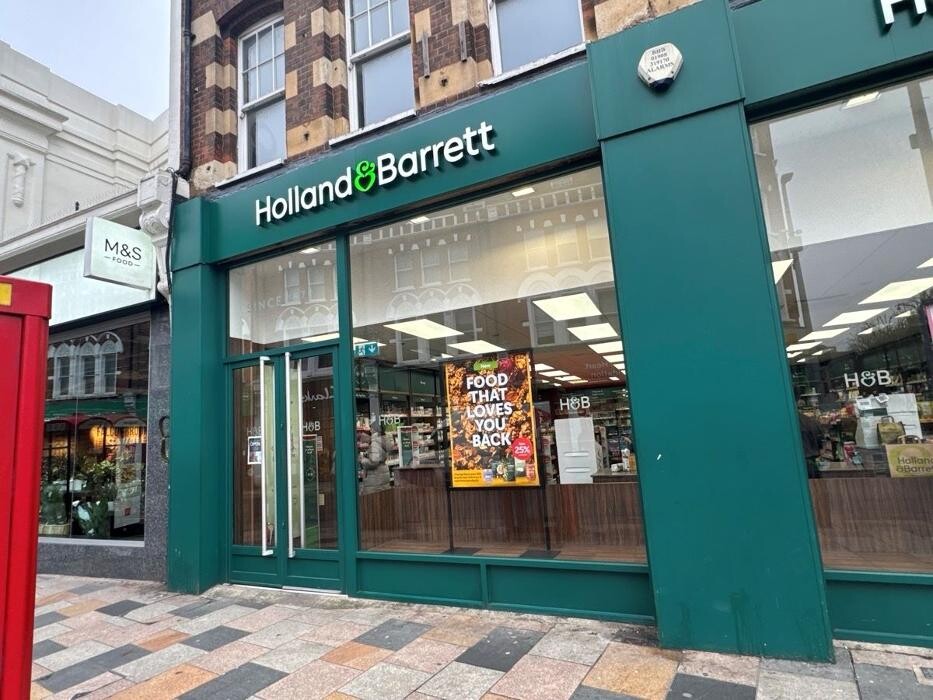 Images Holland & Barrett - Clapham Junction