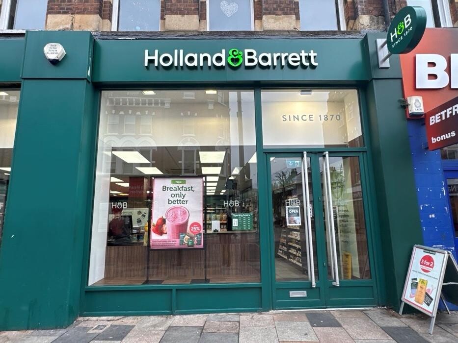 Images Holland & Barrett - Clapham Junction