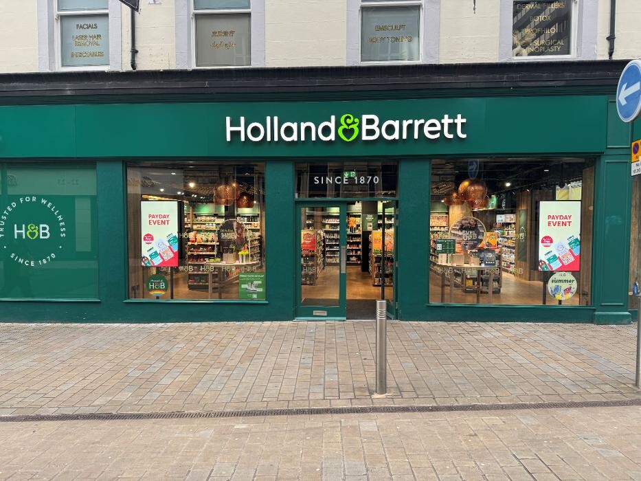 Images Holland & Barrett - Leeds City Centre