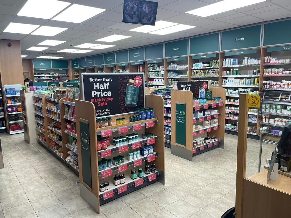 Images Holland & Barrett - Caerphilly