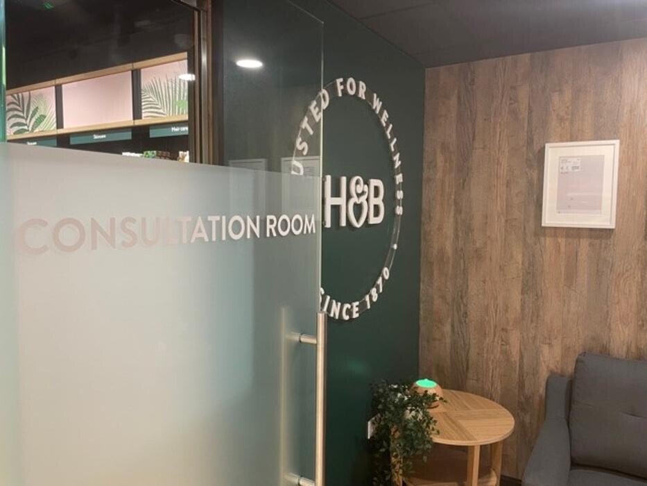 Images Holland & Barrett - Hammersmith