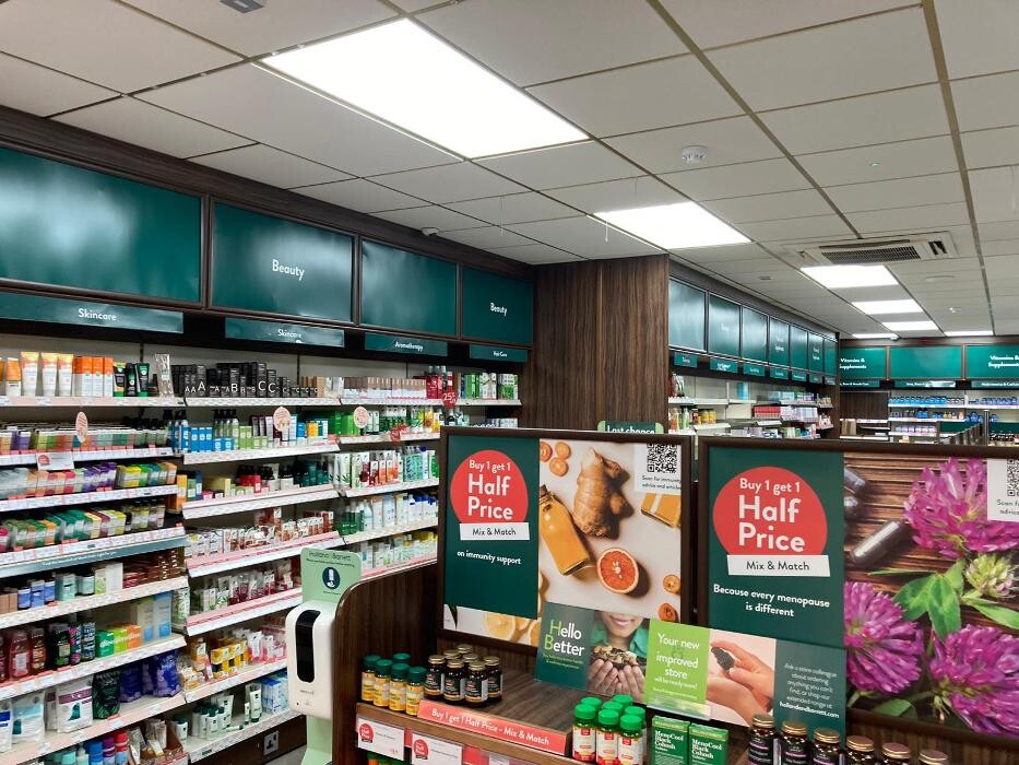 Images Holland & Barrett - Dewsbury