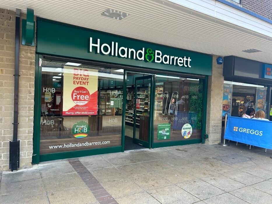 Images Holland & Barrett - Dewsbury
